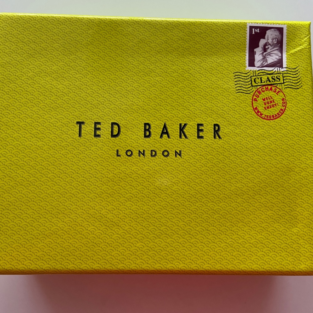 Ted Baker London Feather Trifold Wallet - Picture 8 of 9